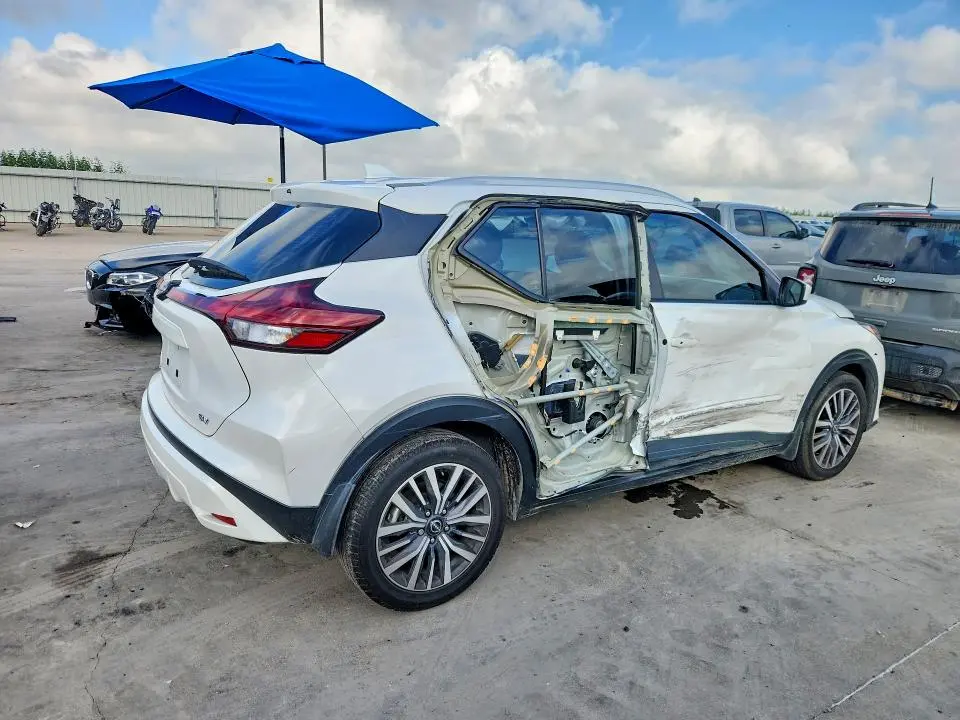 2023 NISSAN KICKS SV  