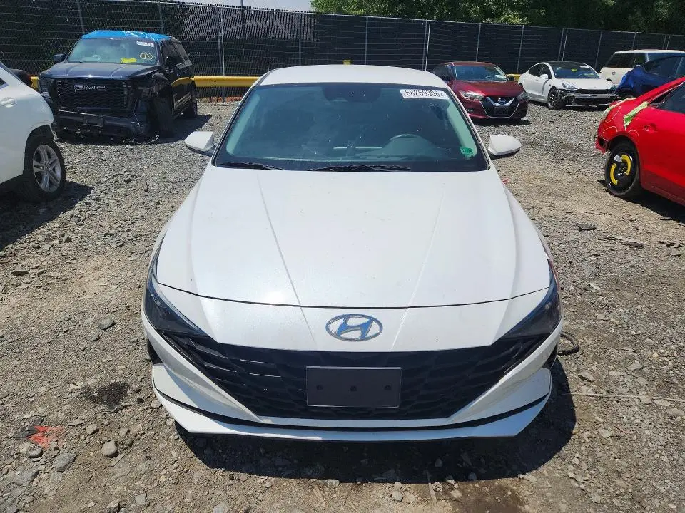 2021 HYUNDAI ELANTRA SE  