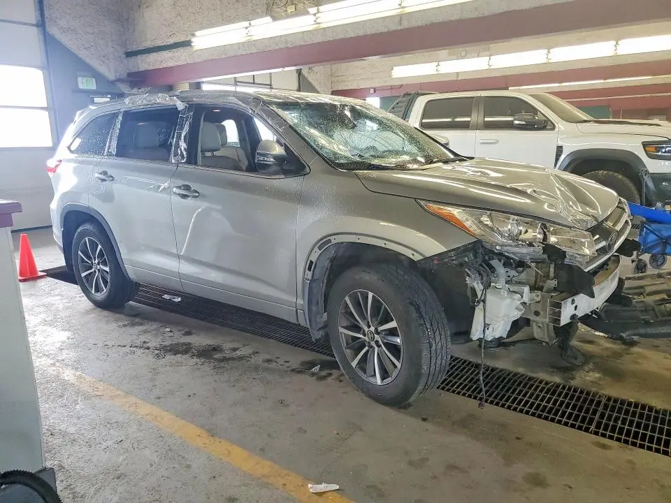 2017 TOYOTA HIGHLANDER XLE  