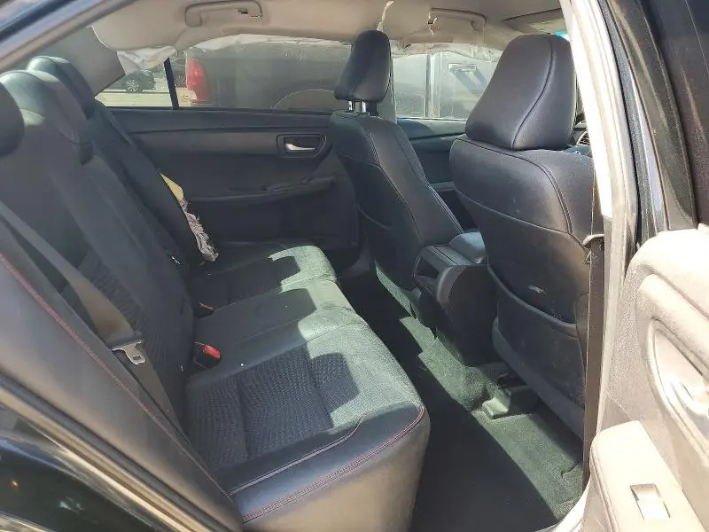 2015 TOYOTA CAMRY SE  