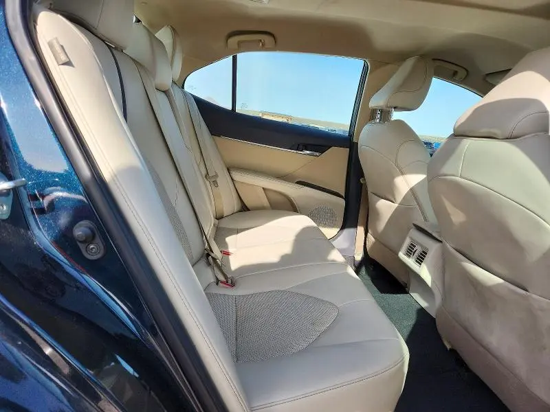 2021 TOYOTA CAMRY XLE  