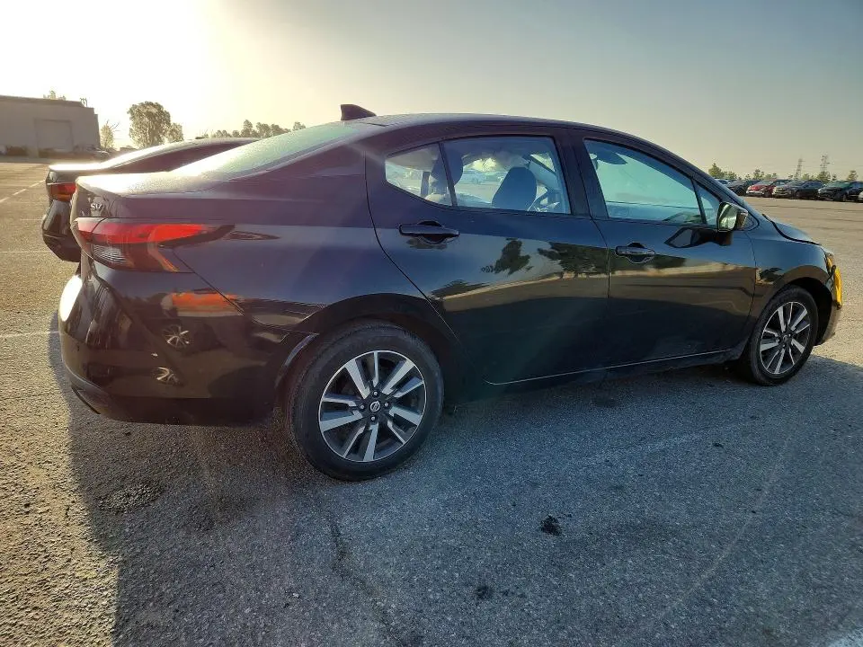 2021 NISSAN VERSA SV  