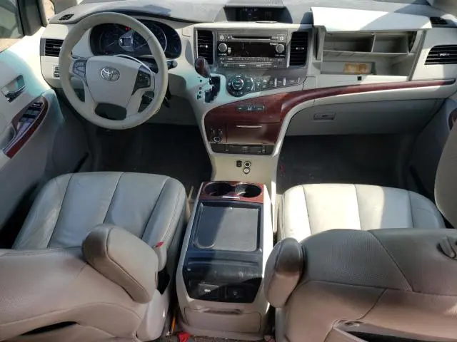 2011 TOYOTA SIENNA XLE