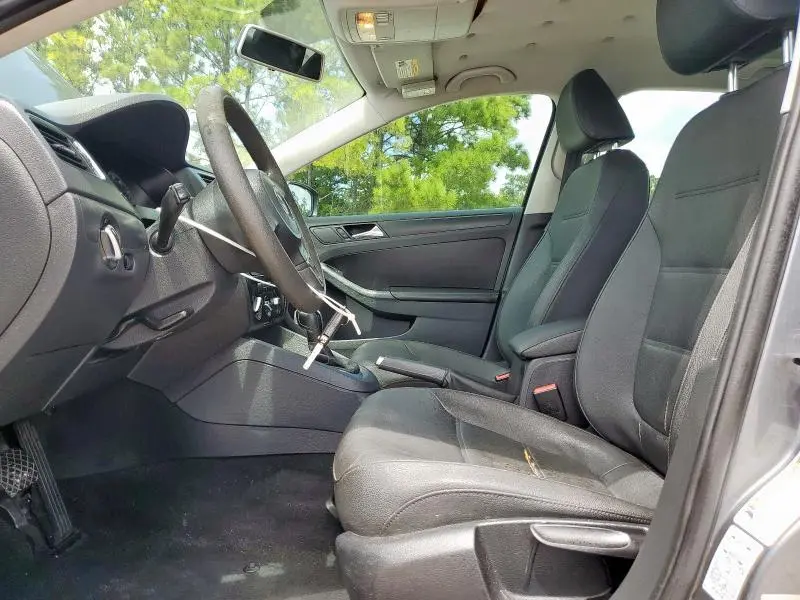 2011 VOLKSWAGEN JETTA SE  