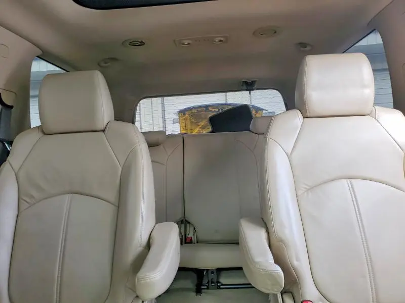 2011 GMC ACADIA SLT-1  