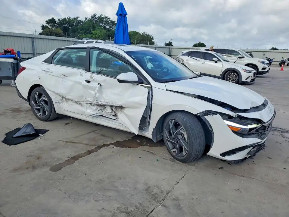 2024 HYUNDAI ELANTRA SEL  