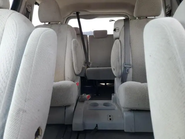 2011 TOYOTA SIENNA LE