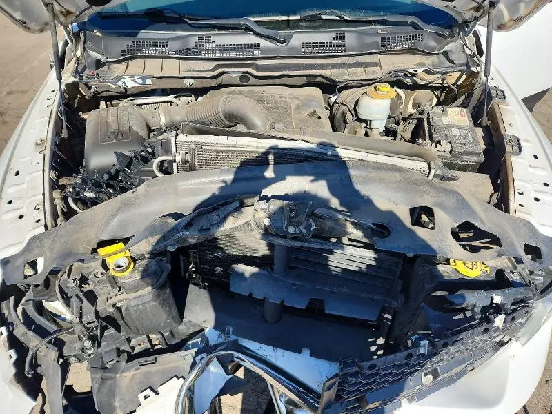 2016 RAM 1500 SLT  