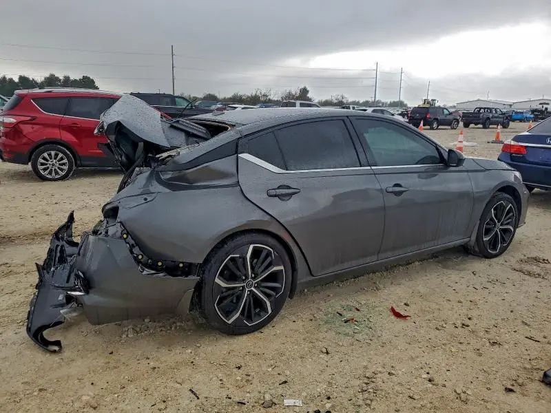 2024 NISSAN ALTIMA SR  