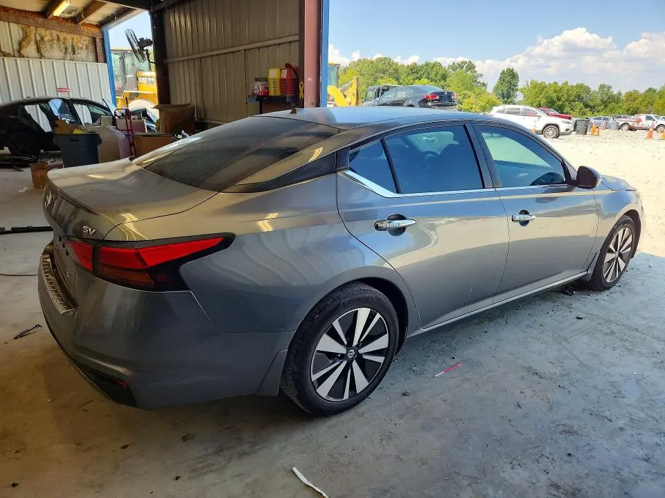 2022 NISSAN ALTIMA SV  