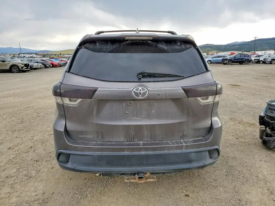 2018 TOYOTA HIGHLANDER SE  