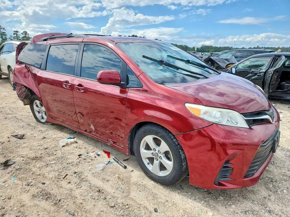 2020 TOYOTA SIENNA LE  
