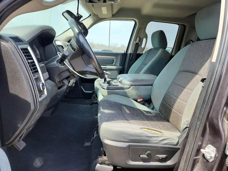2016 RAM 1500 SLT  
