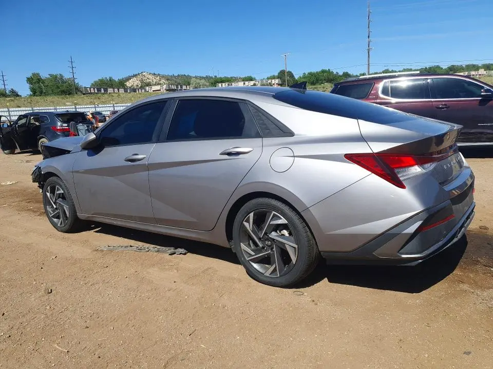 2024 HYUNDAI ELANTRA SE  