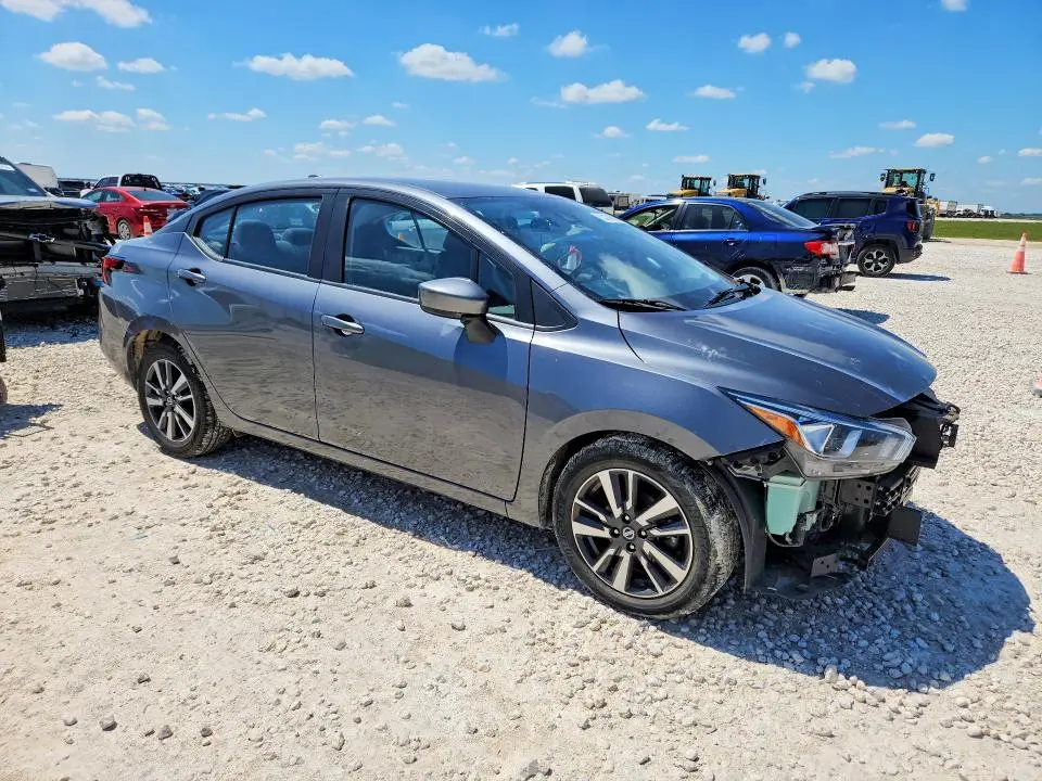 2022 NISSAN VERSA SV  