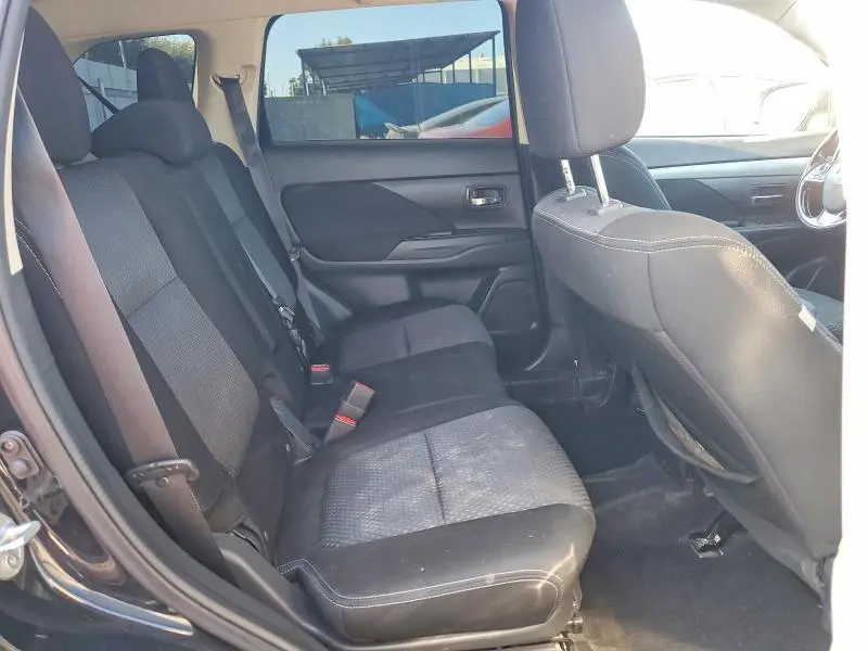 2016 MITSUBISHI OUTLANDER SE  