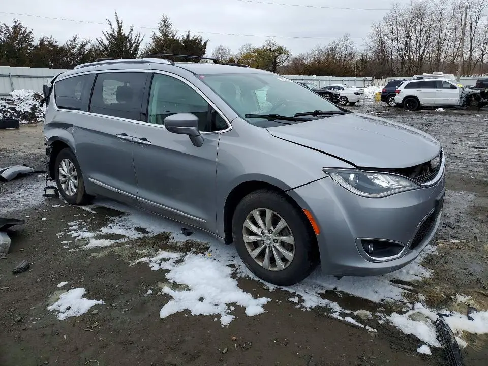 2019 CHRY PACIFICA T