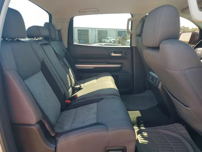 2016 TOYOTA TUNDRA CREWMAX SR5  