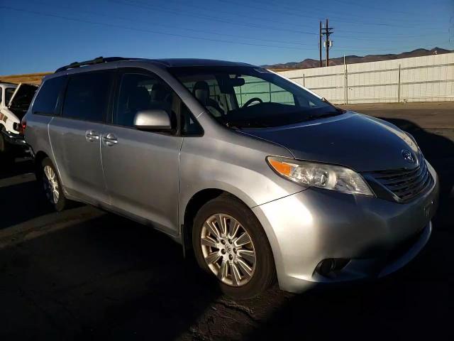 2015 TOYOTA SIENNA LE