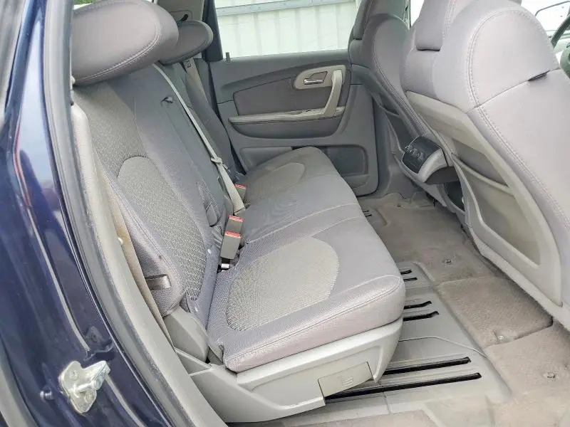 2012 CHEVROLET TRAVERSE LS  