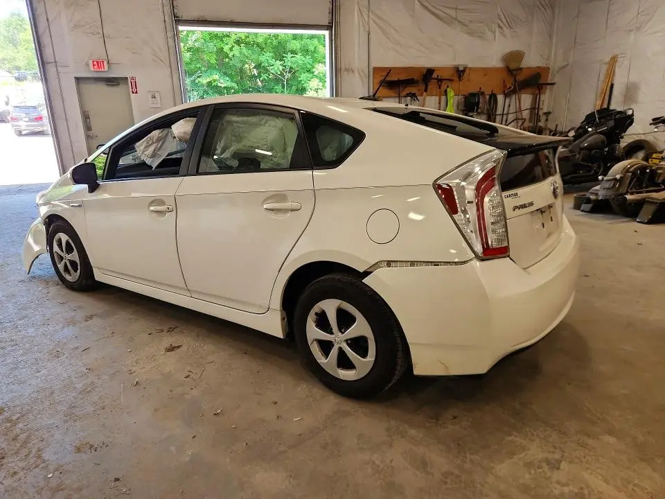2014 TOYOTA PRIUS THREE  