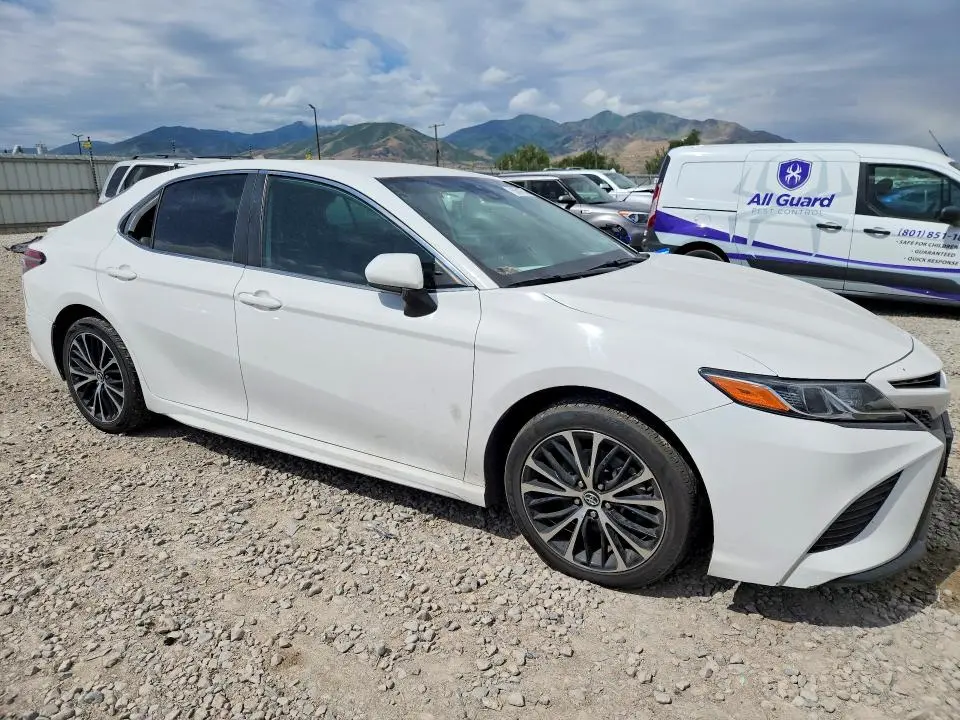 2019 TOYOTA CAMRY SE  