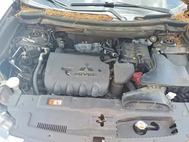 2016 MITSUBISHI OUTLANDER SE  