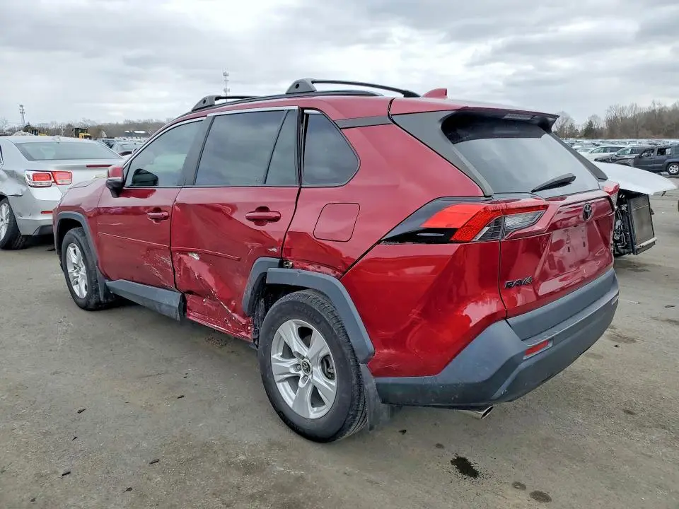 2021 TOYOTA RAV4 XLE  