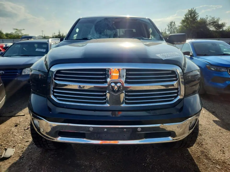 2015 RAM 1500 SLT  
