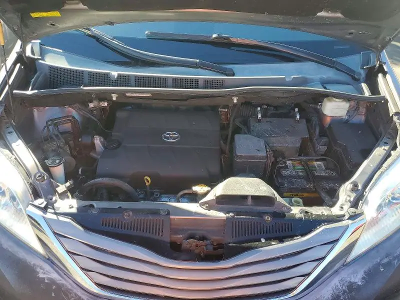 2014 TOYOTA SIENNA XLE  