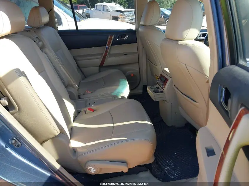 2013 TOYOTA HIGHLANDER LIMITED V6