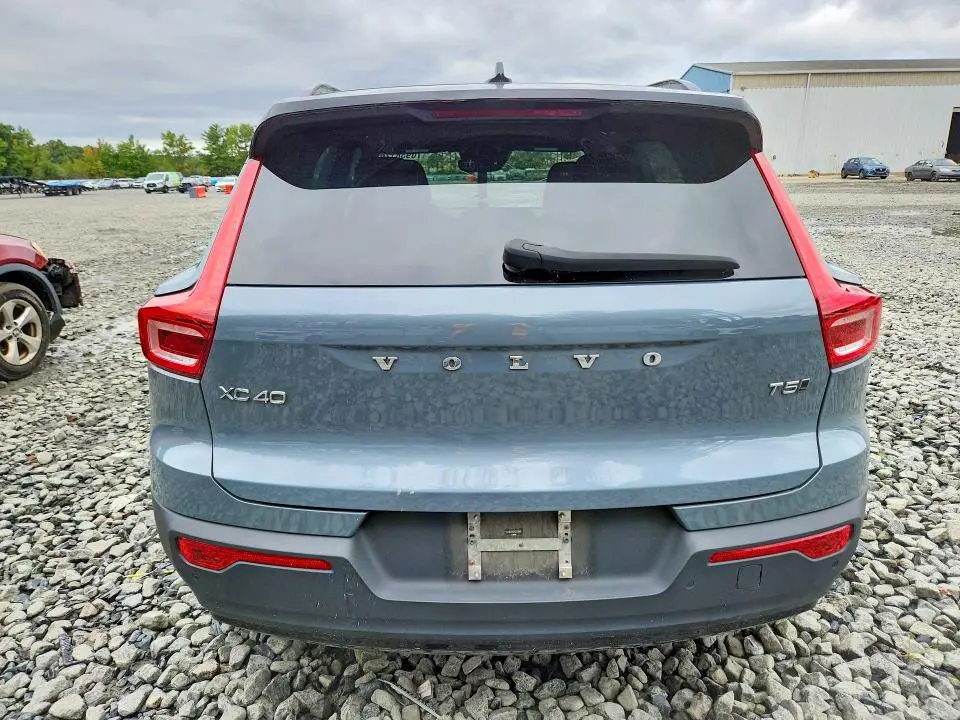 2021 VOLVO XC40 T5 R-DESIGN  
