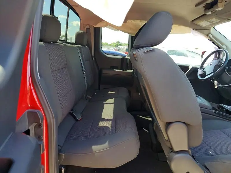 2010 NISSAN TITAN SE  