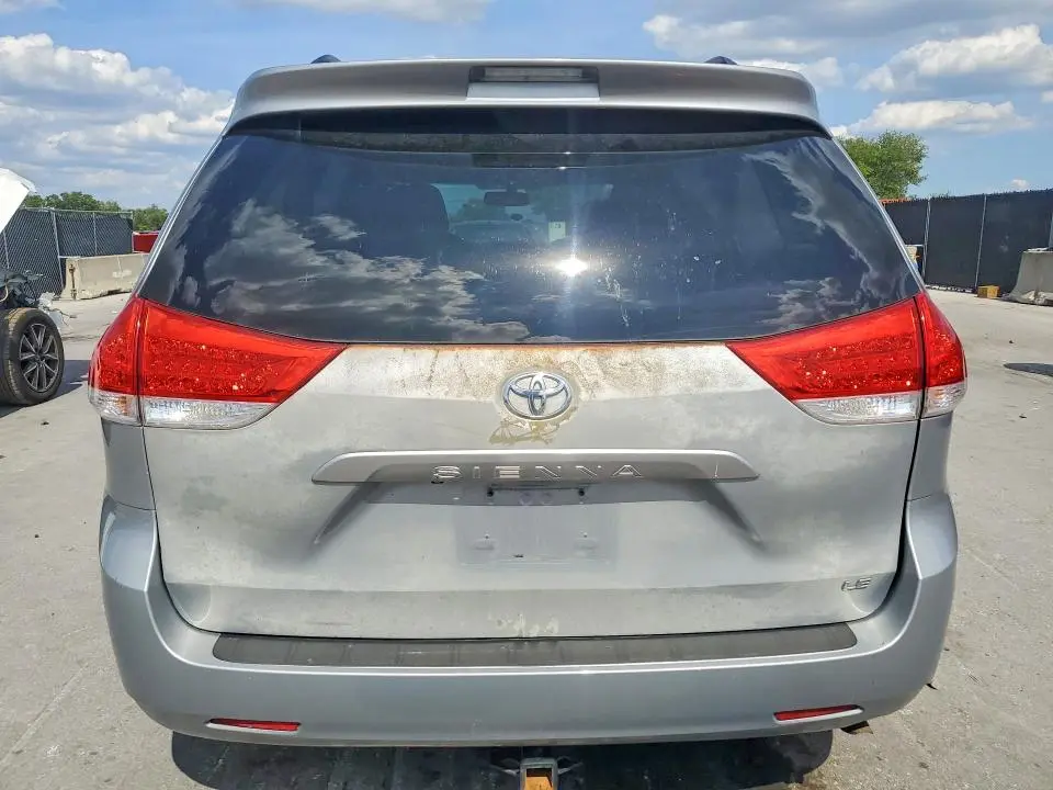 2011 TOYOTA SIENNA LE  