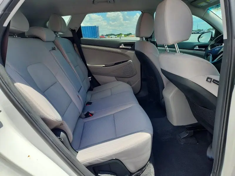 2021 HYUNDAI TUCSON SE  