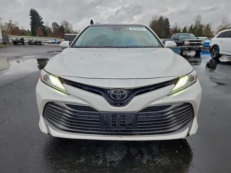 2020 TOYOTA CAMRY XLE  
