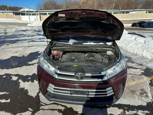 2019 TOYOTA HIGHLANDER LE  