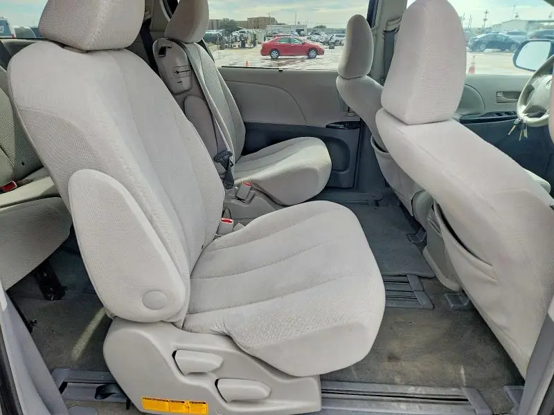 2011 TOYOTA SIENNA LE  