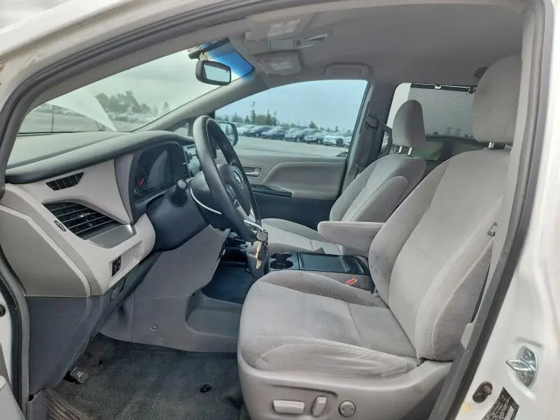 2015 TOYOTA SIENNA LE  