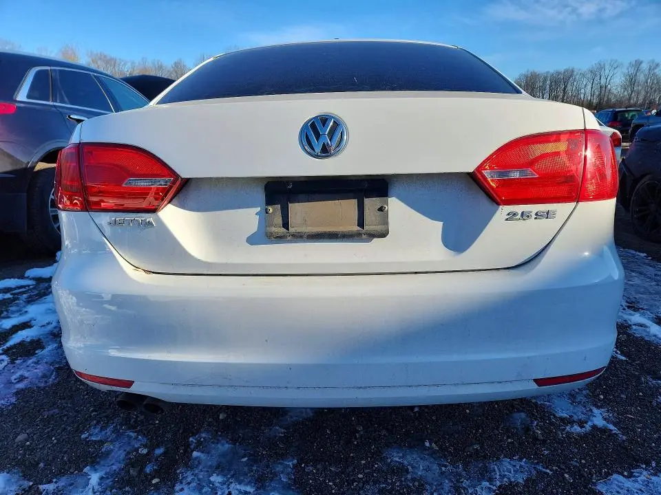 2011 VOLKSWAGEN JETTA SE  