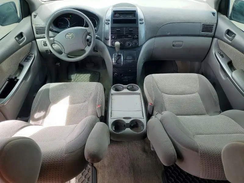 2010 TOYOTA SIENNA CE  