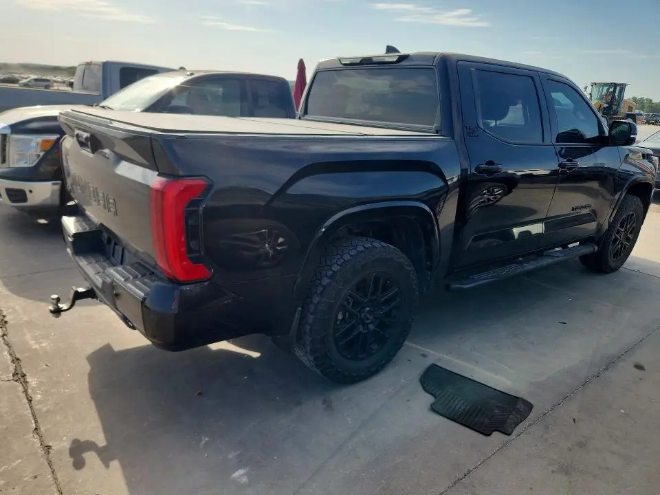 2022 TOYOTA TUNDRA SR5  