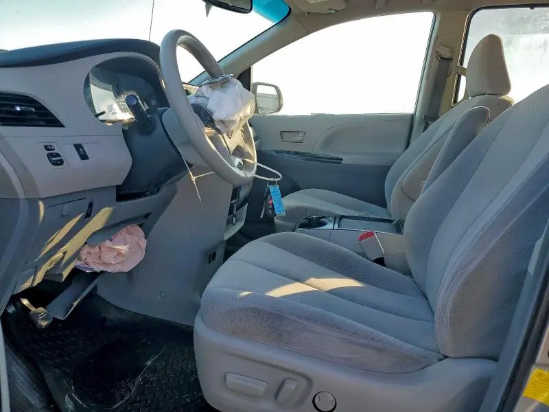 2011 TOYOTA SIENNA LE  