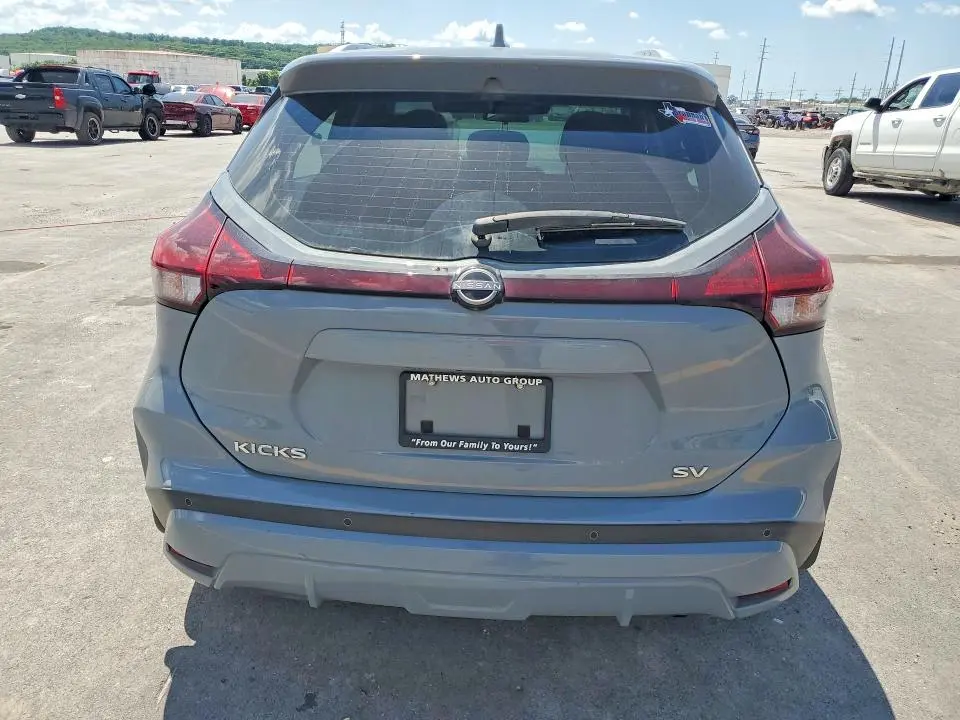 2022 NISSAN KICKS SV  