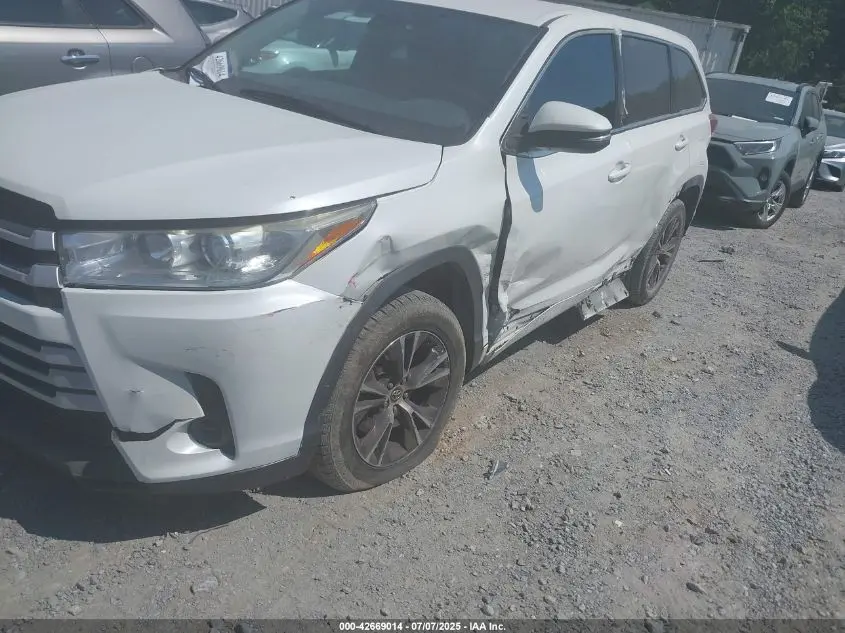 2018 TOYOTA HIGHLANDER LE