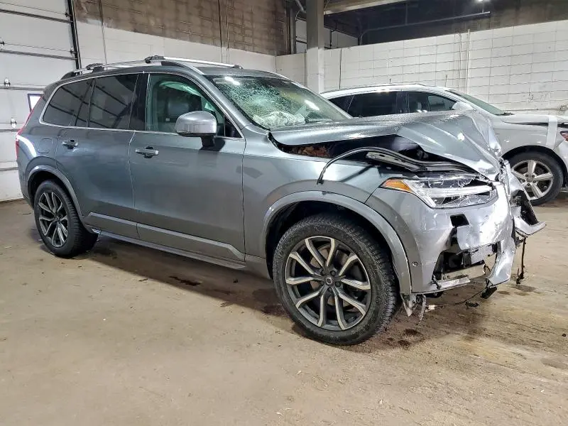 2017 VOLVO XC90 T6  