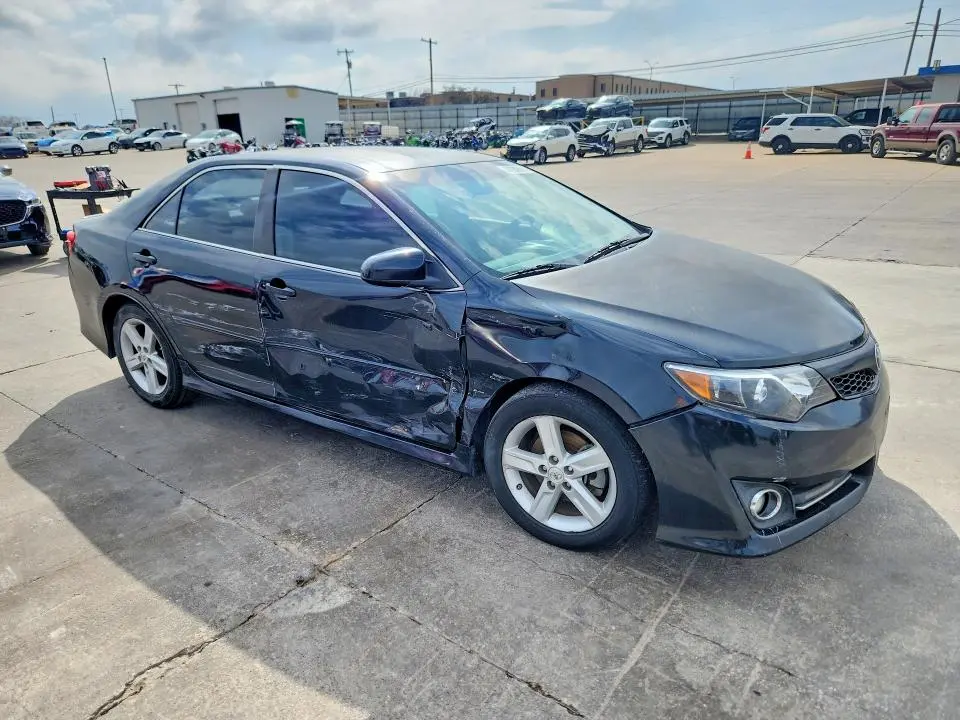 2013 TOYOTA CAMRY SE  