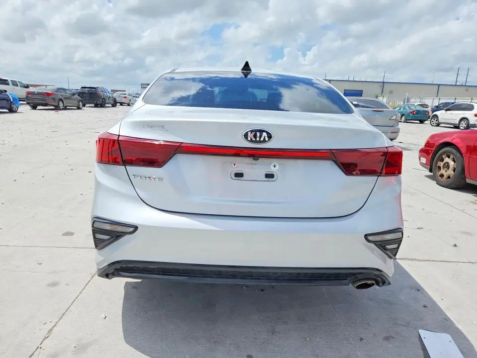 2021 KIA FORTE LXS  