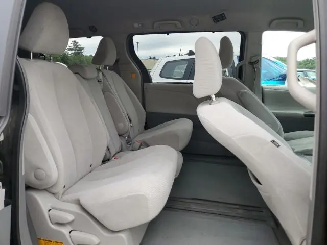 2013 TOYOTA SIENNA LE  