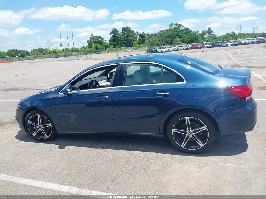2022 MERCEDES-BENZ A 220  